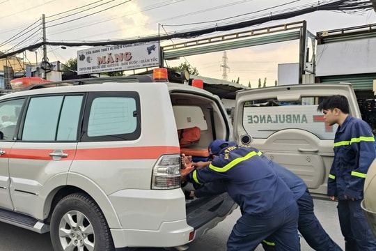 Thiếu tá Công an kịp thời cứu người gặp nạn trên đường