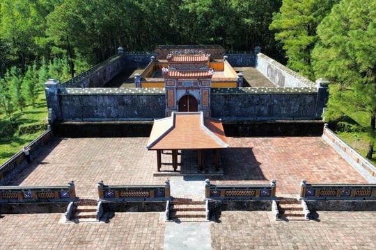 Huế chỉ đạo xử lý công trình tại lăng vua Thiệu Trị