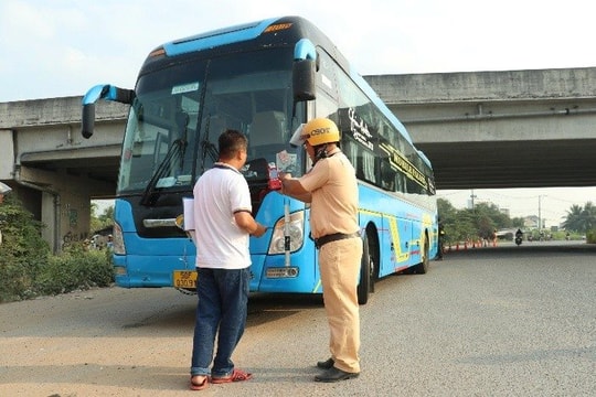 TP.HCM: Gần 2.200 trường hợp vi phạm kinh doanh vận tải hành khách
