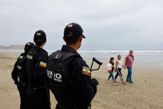 Phát hiện 5 đầu người treo trên bãi biển Ecuador