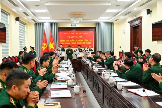 Khen thưởng Ban chỉ huy Bộ đội Biên phòng tỉnh Quảng Ninh