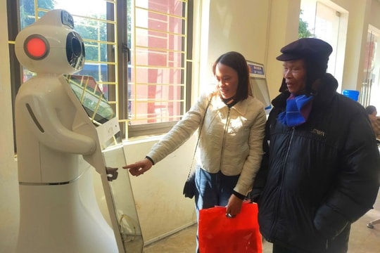 Đưa robot AI về tận thôn phục vụ người dân