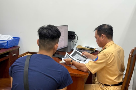 Hoá trang thành "siêu nhân" rồi vi phạm giao thông