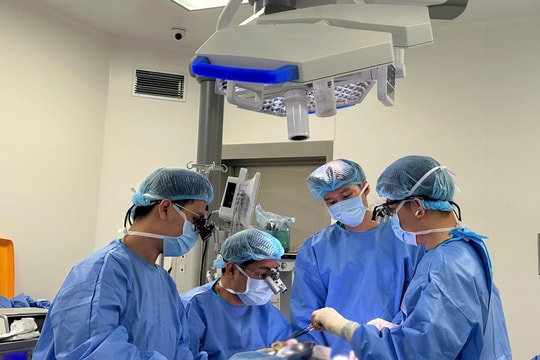 Gần 10 giờ tái tạo lưỡi cho bệnh nhân ung thư