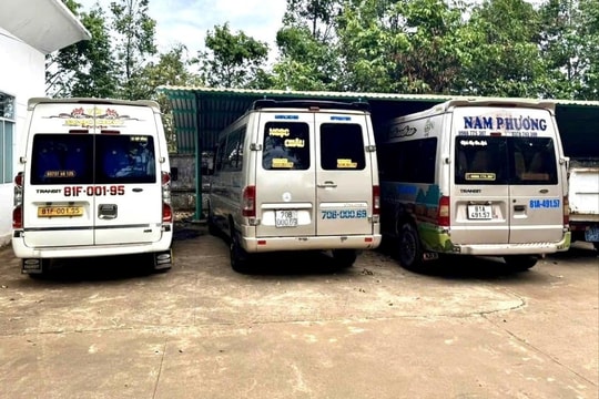 Phạt gần 150 triệu đồng đối với 3 xe khách 16 chỗ tạt đầu, tranh giành khách