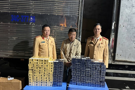 Phát hiện xe ô tô vận chuyển 150 cây thuốc lá ngoại không có hóa đơn