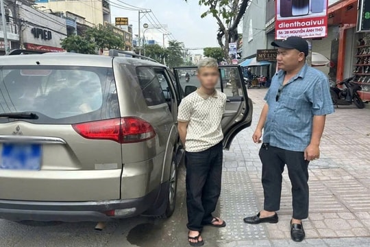 Truy bắt nhanh đối tượng cướp tài sản tại cửa hàng điện thoại ở Nghệ An