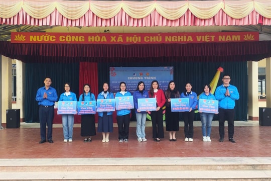 Mang hơi ấm yêu thương đến học sinh vùng cao Thái Nguyên
