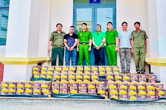 Bắt tạm giam 2 đối tượng vận chuyển gần 243 kg pháo nổ