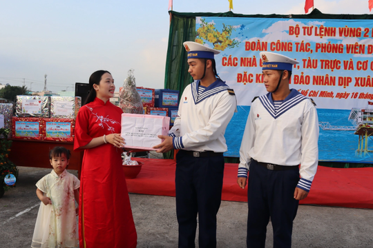 Mang Tết đất liền đến nhà giàn DK1 và thềm lục địa phía Nam