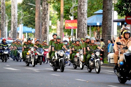 Lãnh đạo TP.HCM: Không để "vỉa hè là nồi cơm duy nhất"