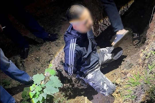 Bắt khẩn cấp đối tượng cầm rựa rượt chém người trước quán cà phê