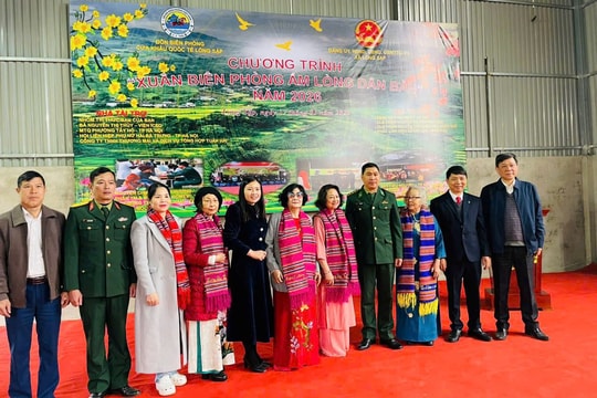 “Xuân Biên phòng ấm lòng dân bản” - vun đắp thế trận lòng dân nơi biên giới Sơn La