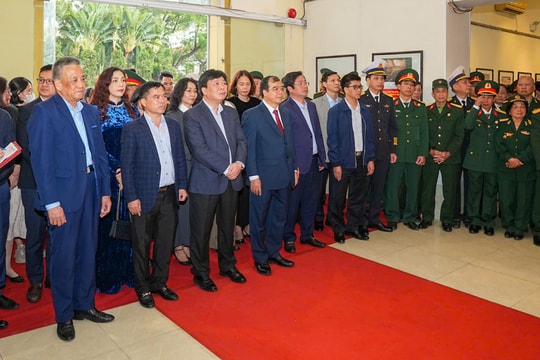 Triển lãm “Đảng Cộng sản Việt Nam qua các kỳ Đại hội”