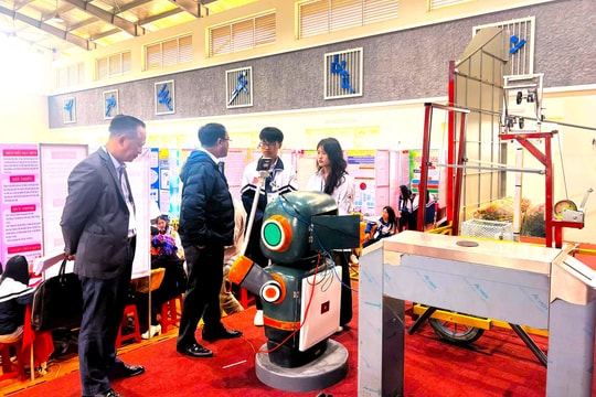 Cao Bằng: Học sinh hào hứng tham gia sáng tạo khoa học kỹ thuật