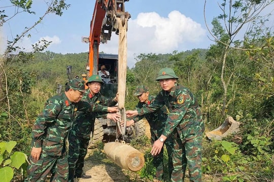 Phát hiện bom nặng khoảng 250kg còn nguyên kíp nổ