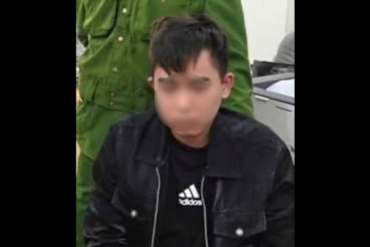 Cầm dao đâm người vì tức giận khi bạn gái bị cho nghỉ việc