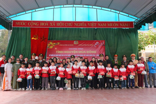 Công an tỉnh An Giang tổ chức Chương trình “Tình nguyện mùa đông”