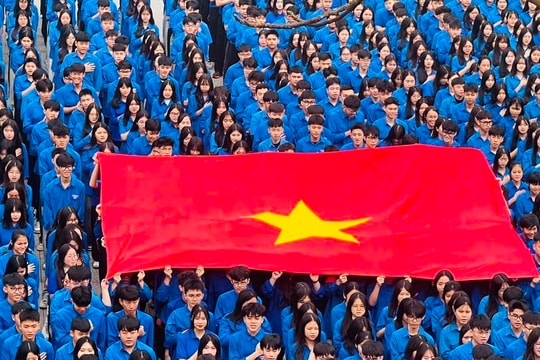 Tuổi trẻ Cao Bằng tổ chức chào cờ trước thềm khai mạc Đại hội XIV của Đảng