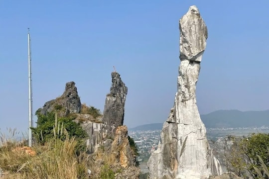 Kiểm tra thông tin Hòn Vọng phu gây bão mạng sau khi bảo tồn