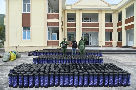 Bộ đội Biên phòng Quảng Ninh bắt giữ vụ vận chuyển hơn 1.300 bình khí cười
