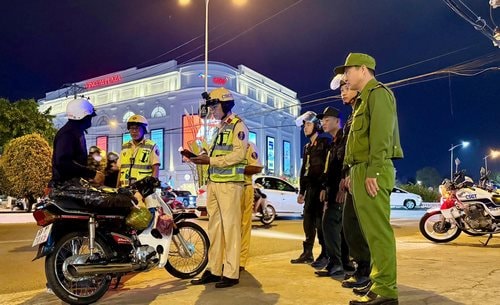 Duy trì tuần tra, kiểm soát giao thông trong suốt thời gian diễn ra Đại hội Đảng