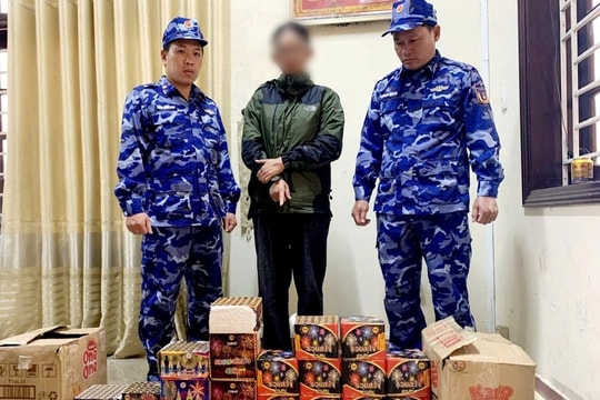 Vùng Cảnh sát biển 2 phối hợp bắt giữ vụ vận chuyển pháo nổ trái phép