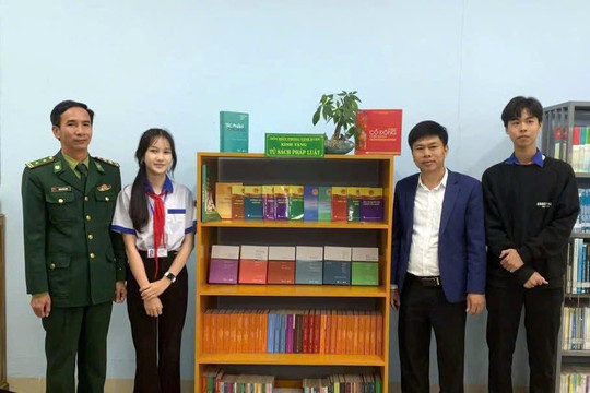 Nâng cao kiến thức pháp luật và chuyển đổi số cho học sinh khu vực biên giới biển