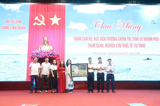 Vùng 4 Hải quân đón  đoàn công tác, thực tế vùng