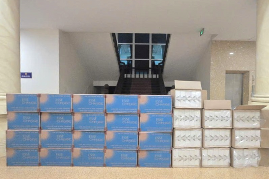 Bắt giữ xe tải vận chuyển 15.000 bao thuốc lá ngoại