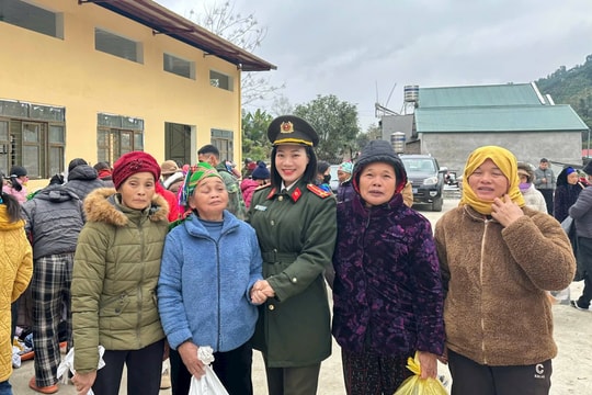 "Gian hàng 0 đồng" lan tỏa nghĩa tình, gắn kết lực lượng Công an với nhân dân