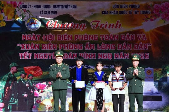 Xuân ấm nghĩa tình quân dân nơi biên giới Sam Mứn