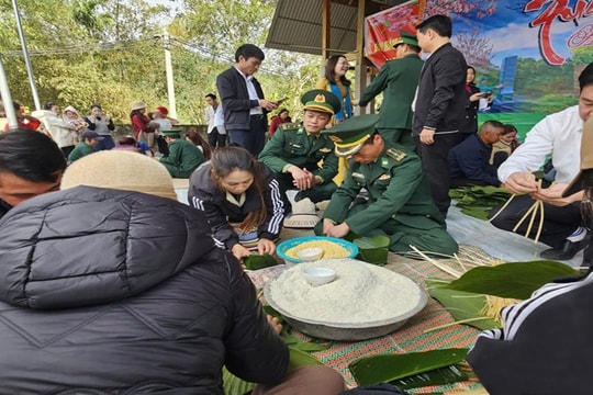 Xuân ấm biên cương, thắm tình quân dân