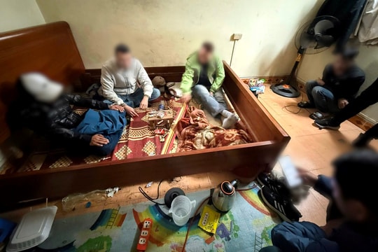 Tạm giữ hình sự 4 đối tượng tổ chức sử dụng ma túy tại nhà