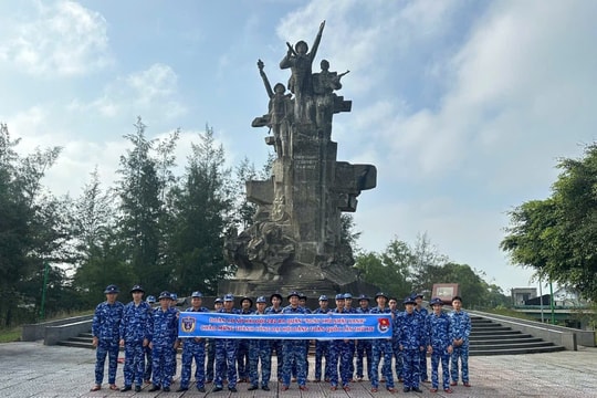 Tuổi trẻ Vùng Cảnh sát biển 2 sôi nổi “Ngày thanh niên cùng hành động”