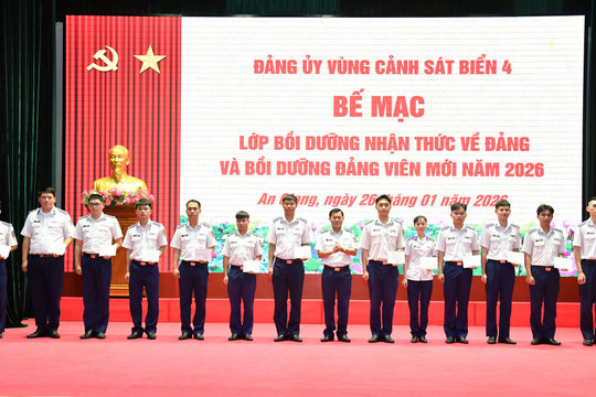 Vùng Cảnh sát biển 4 hoàn thành lớp bồi dưỡng đối tượng Đảng, đảng viên mới năm 2026