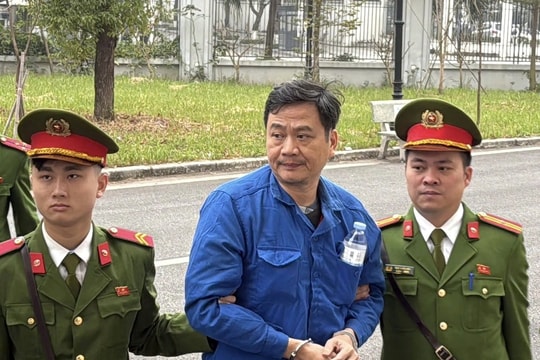 Dàn cựu lãnh đạo Tổng Công ty xi măng Việt Nam hầu tòa