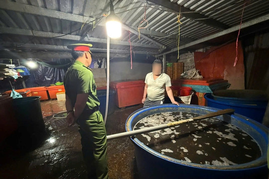 Triệt phá đường dây ngâm thịt ốc bằng hóa chất công nghiệp quy mô đặc biệt lớn