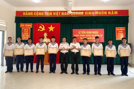 Vùng 5 Hải quân tiễn quân nhân hoàn thành nghĩa vụ quân sự năm 2026