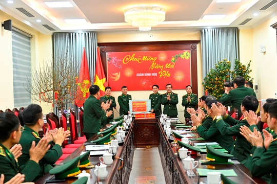 Thứ trưởng Bộ Quốc phòng kiểm tra công tác sẵn sàng chiến đấu tại Quảng Ninh