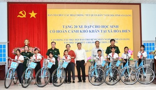 Trao tặng 20 xe đạp cho học sinh khó khăn tại xã Hòa Điền