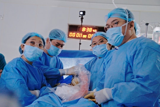 Cuộc chạy đua nghẹt thở cứu thai nhi tim bẩm sinh nguy kịch