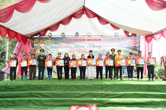 Nhân dân bản Pa Mu, xã Hua Bum vui đón mùa Xuân mới