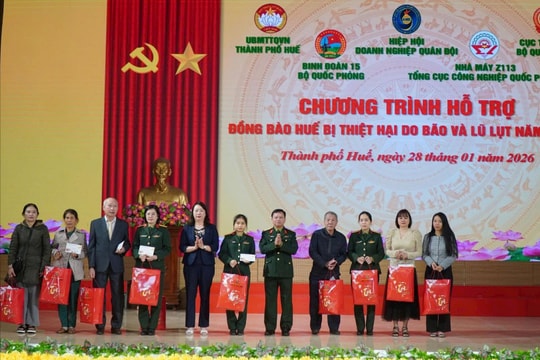 Hiệp hội Doanh nghiệp Quân đội mang Tết ấm đến 600 hộ khó khăn ở Huế