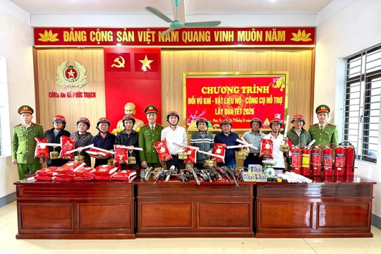 Công an xã Phúc Trạch triển khai chương trình đổi vũ khí lấy quà Tết