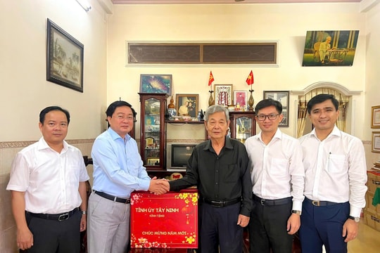 Lãnh đạo tỉnh Tây Ninh thăm, tặng quà dịp Tết Nguyên đán