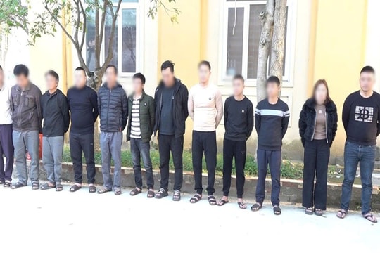 Triệt phá sòng bạc dưới hầm kín, tạm giữ 12 đối tượng