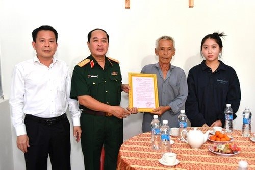 Bàn giao 3 căn nhà dịp Tết Quân - Dân năm 2026