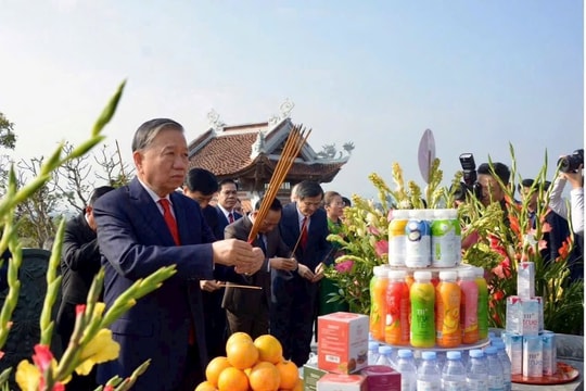 Tổng Bí thư Tô Lâm dâng hương tại Khu Di tích quốc gia đặc biệt Kim Liên