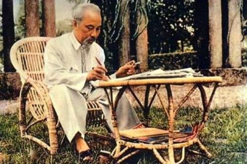 Tư tưởng Hồ Chí Minh về bản lĩnh chính trị trước những lựa chọn khó khăn
